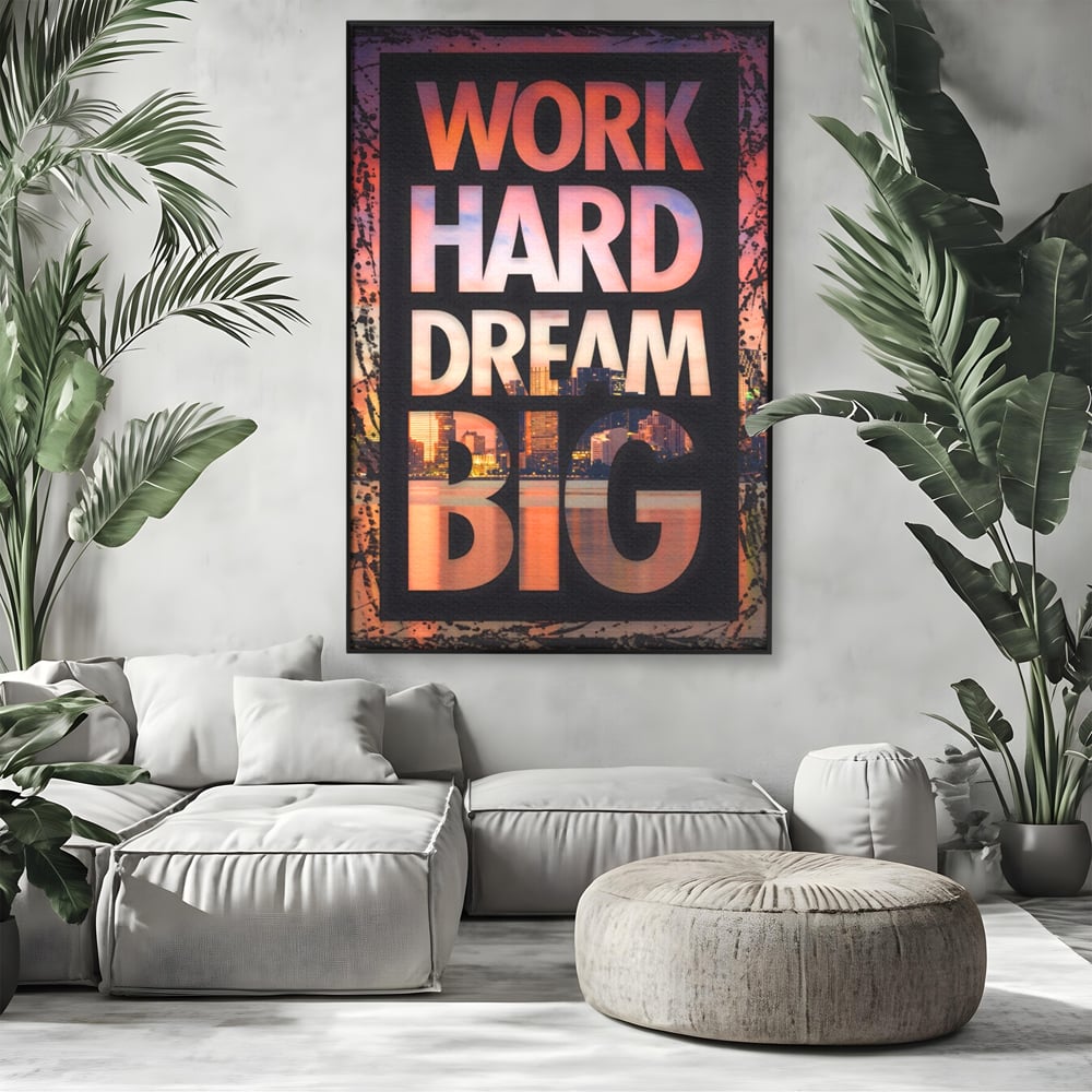 Tablou canvas cu tablou motivational cu peisaj urban nocturn, in rama de aluminiu negru, pe perete intr-un living
